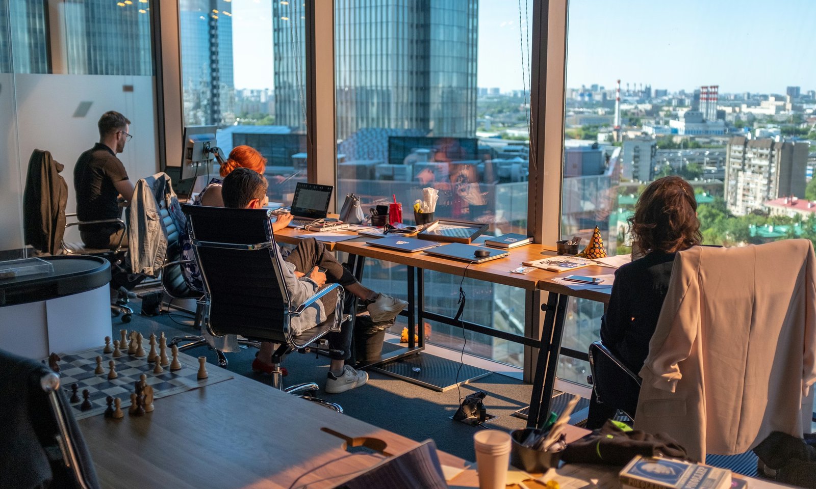 Oficina empresa implementando IA